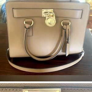 Michael kors purse for sale. Comes with key to unlock. Used. Nice shape.